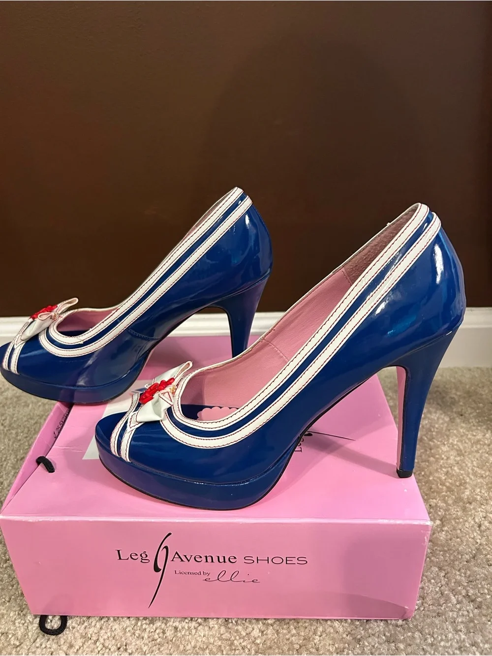 NIB Leg Avenue Nautical Platform Peep Toe Pumps Blue Patent Size 9